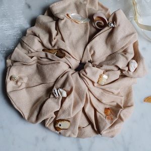 NWT Finders Keepers Linen Pearl/Shell Scrunchie